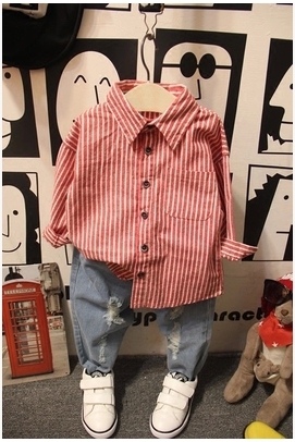 Детски раирани ризи за момчета в два цвята-черен и червен.