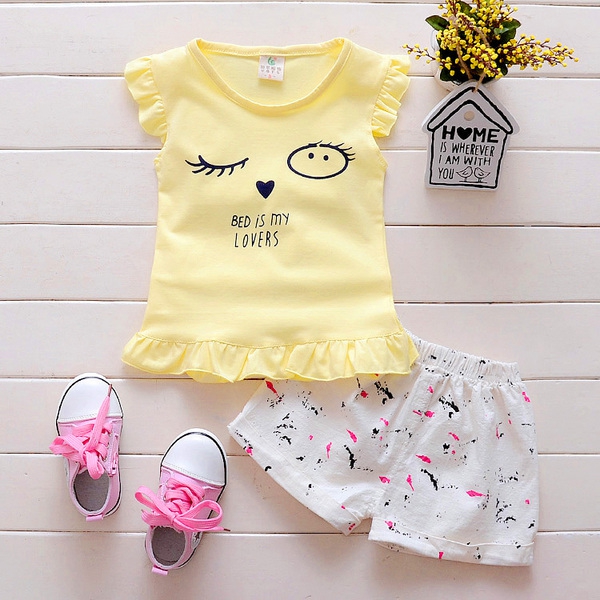 Детски комплект за момичета от къс панталон и блуза в розов , жълт и зелен цвят