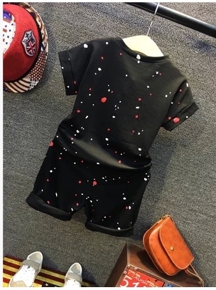 Λευκό και μαύρο παιδικό σετ για τα αγόρια 