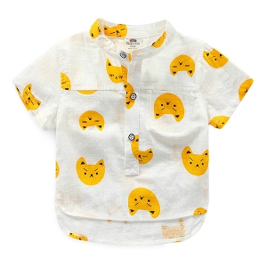 Детска риза за момчета в бял цвят с сини или жълти котета 