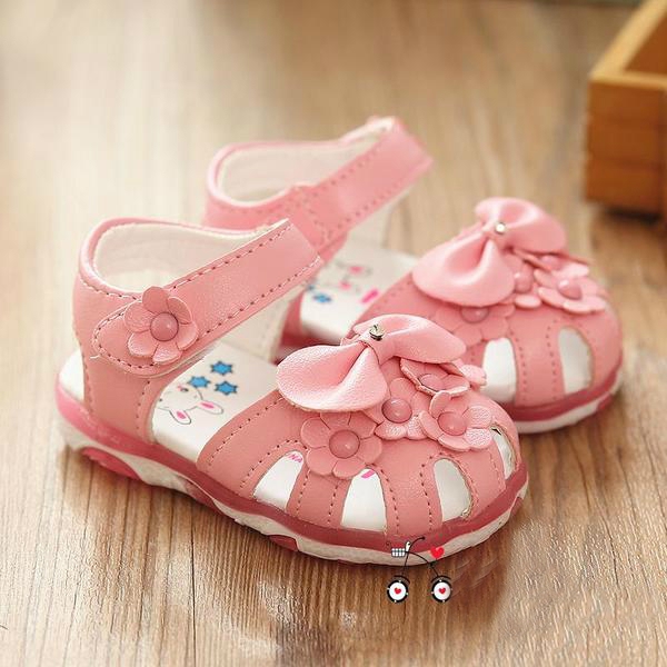 Бебешки сандали бели и розови на цветя