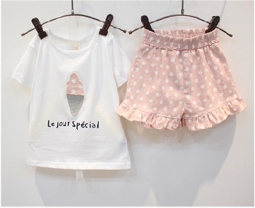 Детски летен памучен комплект за момичета -бяла тениска и розови къси панталони.