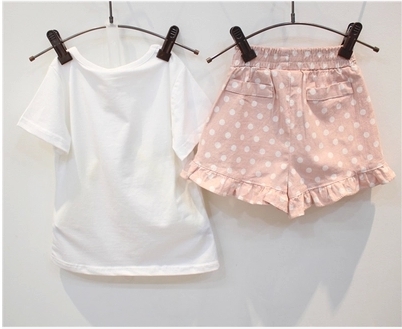Детски летен памучен комплект за момичета -бяла тениска и розови къси панталони.