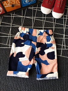 Детски ежедневни  камуфлажни панталони за момчета в три цветови комбинации.