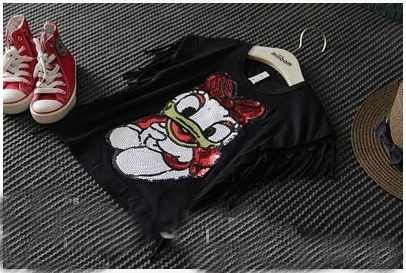 Детски тениски за момичета с ресни в бял и черен цвят.