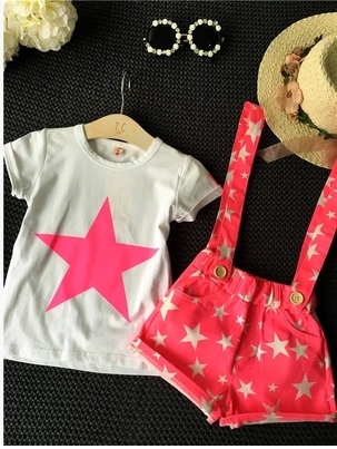 Παιδικό σετ με αστέρια εκτύπωσης για κορίτσια T-shirt και σορτς με τιράντες.