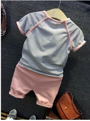 Детски комплект за момичета -раирана тениска и розови панталони.