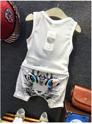 Детски комплекти за момчета -потник и къси панталони с апликация котка в бял и черен цвят.