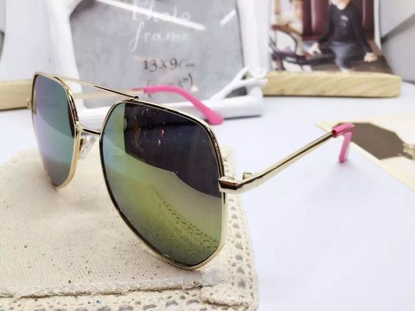 Детски слънчеви очила подходящи за момичета -  12 модела