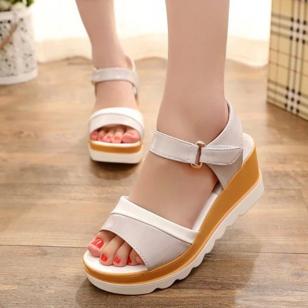 δερμάτινα γυναίκες ευρεσιτεχνίας σανδάλια χαμηλή πλατφόρμα