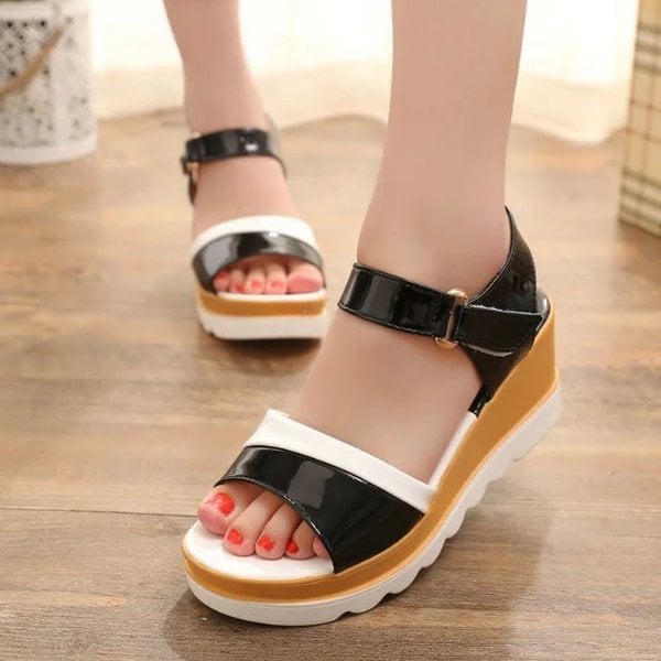 δερμάτινα γυναίκες ευρεσιτεχνίας σανδάλια χαμηλή πλατφόρμα