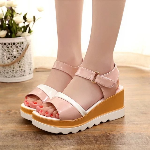 δερμάτινα γυναίκες ευρεσιτεχνίας σανδάλια χαμηλή πλατφόρμα