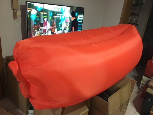 Надуваеми дюшеци за плаж и планина - модели и цветове: червени, сини, лилави за мъже, жени и деца