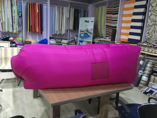 Надуваеми дюшеци за плаж и планина - модели и цветове: червени, сини, лилави за мъже, жени и деца