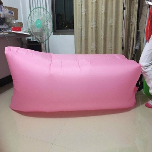 Туристически надуваем диван подходящ за къмпинг - цветни модели за мъже и жени : лилави, зелени, розови