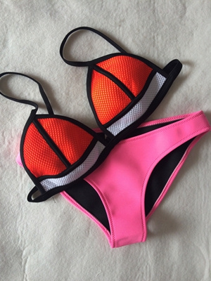 Неопренов дамски бански в неонови цветове