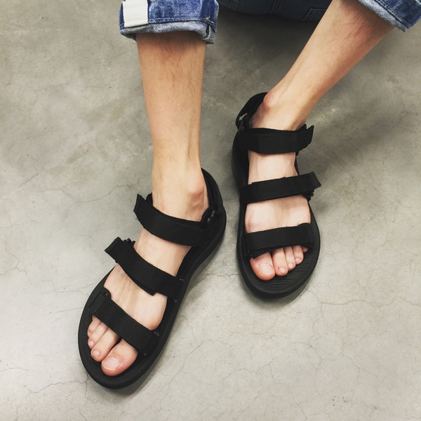 Мъжки летни сандали в черен цвят подходяши за ежедневие - 1 модел