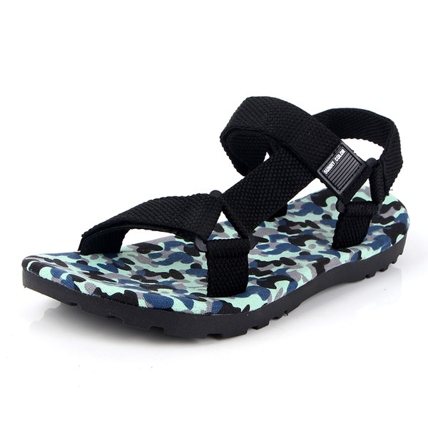 Ανδρικά σανδάλια το καλοκαίρι ανοιχτή παπούτσια καμουφλάζ σε διάφορα χρώματα: ροζ, κίτρινο, μπλε - και παραλία ζωής