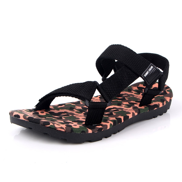 Ανδρικά σανδάλια το καλοκαίρι ανοιχτή παπούτσια καμουφλάζ σε διάφορα χρώματα: ροζ, κίτρινο, μπλε - και παραλία ζωής