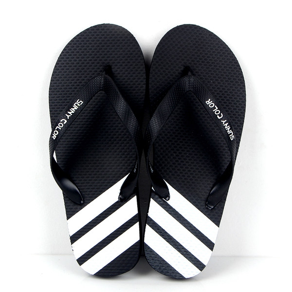 Καλοκαίρι παραλία παντόφλες ανδρών - μοντέλα σε μαύρο και λευκό και πράσινο fringed παραλία και την καθημερινή ζωή - ελαφρύ και 