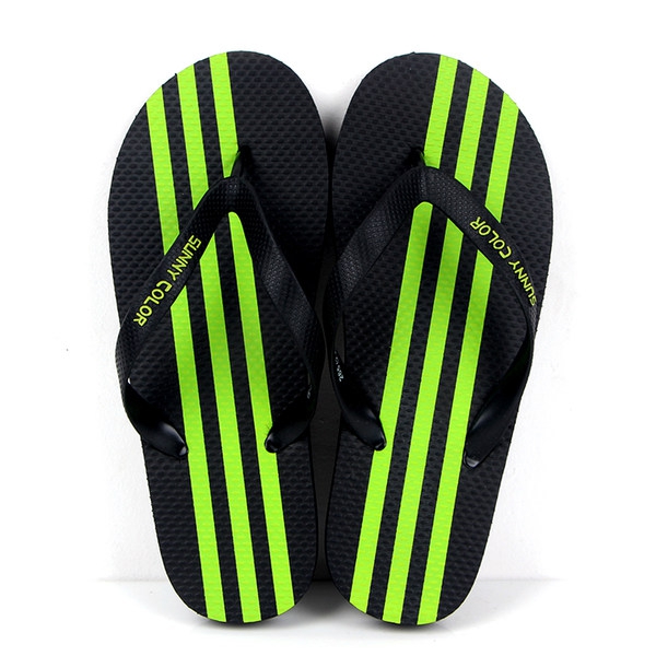 Καλοκαίρι παραλία παντόφλες ανδρών - μοντέλα σε μαύρο και λευκό και πράσινο fringed παραλία και την καθημερινή ζωή - ελαφρύ και 