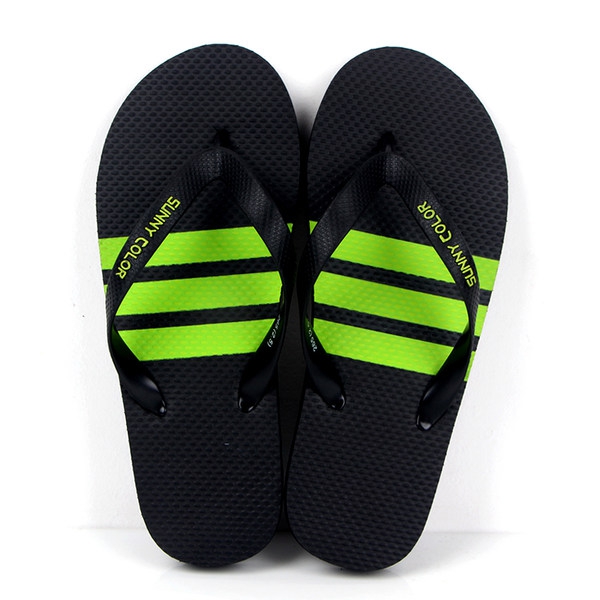 Καλοκαίρι παραλία παντόφλες ανδρών - μοντέλα σε μαύρο και λευκό και πράσινο fringed παραλία και την καθημερινή ζωή - ελαφρύ και 