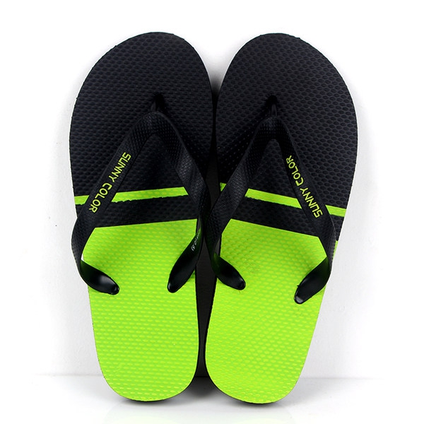 Καλοκαίρι παραλία παντόφλες ανδρών - μοντέλα σε μαύρο και λευκό και πράσινο fringed παραλία και την καθημερινή ζωή - ελαφρύ και 