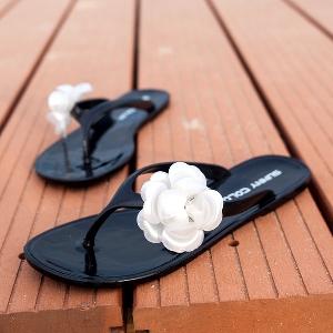 Дамски летни чехли с розички - леки и удобни за плаж и всекидневие