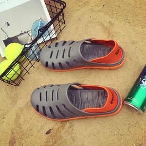 Мъжки плажни сандали в четири цвята.