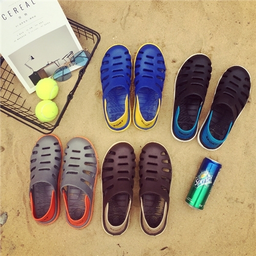 Ανδρικά σανδάλια παραλία σε τέσσερα χρώματα.