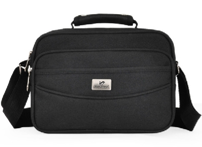 Мъжка бизнес чанта през рамо - черни и кафяви модели: Дължина - 30 см, Височина - 23 см. Ширина - 11 см 