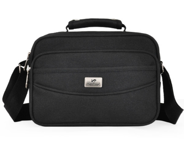 Мъжка бизнес чанта през рамо - черни и кафяви модели: Дължина - 30 см, Височина - 23 см. Ширина - 11 см 