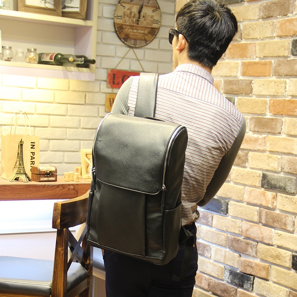 Мъжка раница от изкуствена кожа и полиестър с цип и  размери:   Височина - 45 см, Дължина: 30 см , Ширина: 12 см 