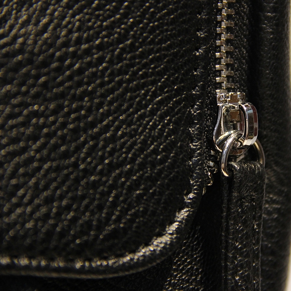 Мъжка раница от изкуствена кожа и полиестър с цип и  размери:   Височина - 45 см, Дължина: 30 см , Ширина: 12 см 