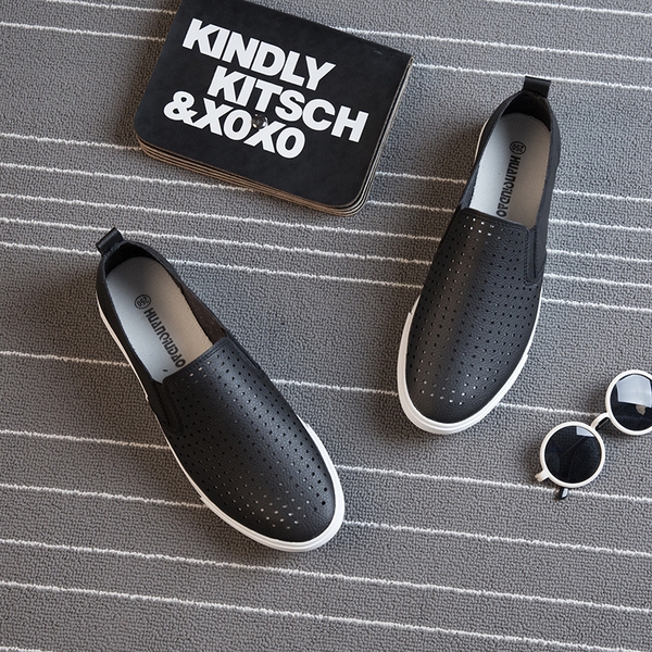 Мъжки дишащи мокасини от изкуствена кожа-бели и черни.