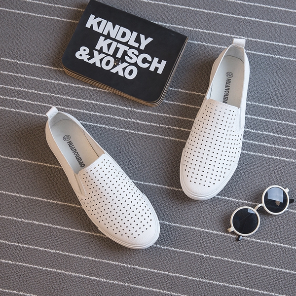 Мъжки дишащи мокасини от изкуствена кожа-бели и черни.