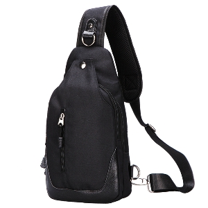 Удобна малка мъжка чанта в черен цвят - един модел