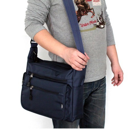 Ανδρικές τσάντες ταξιδιού σε γκρι, μαύρο και μπλε χρώματα