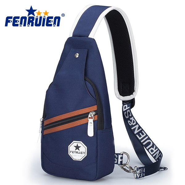 Малки мъжки чанти в различни цветове и модели