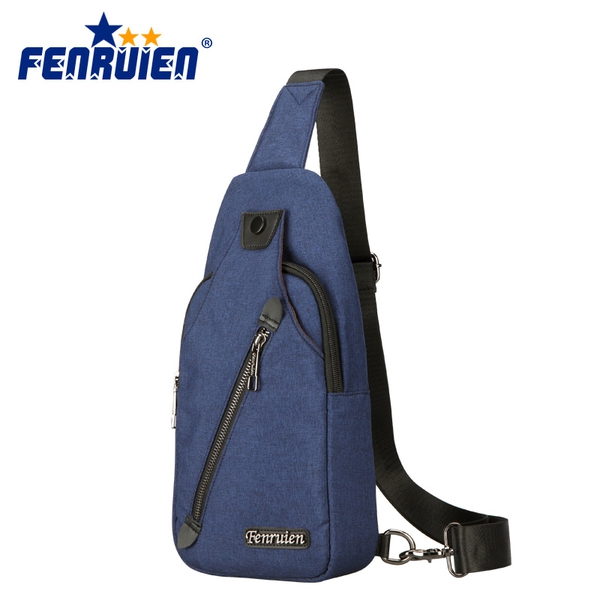 Малки мъжки чанти в различни цветове и модели