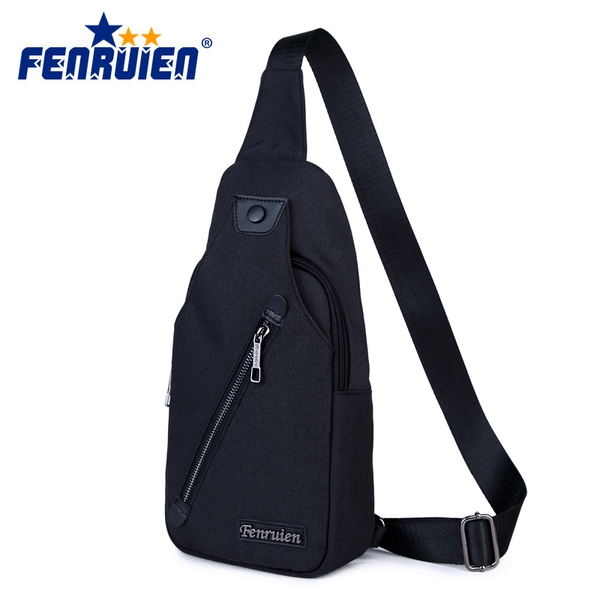 Малки мъжки чанти в различни цветове и модели