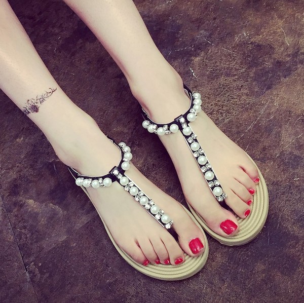 Дамски ниски и удобни сандали с перли  