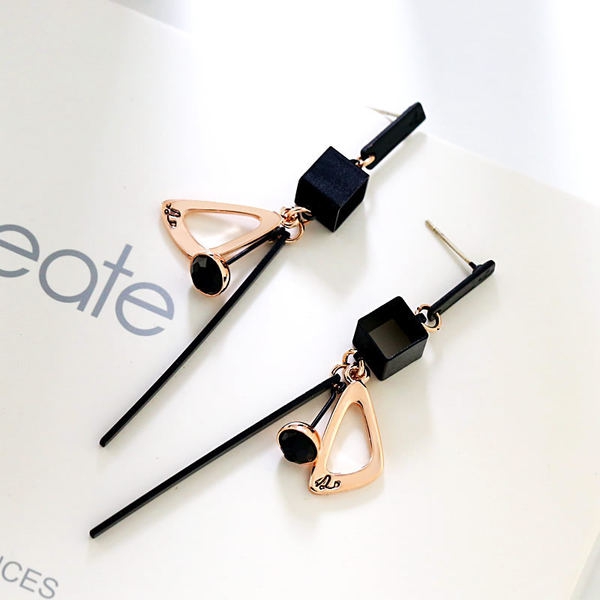 Γυναικεία σκουλαρίκια σε μαύρο και χρυσό - κρεμαστά