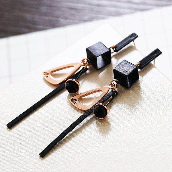 Γυναικεία σκουλαρίκια σε μαύρο και χρυσό - κρεμαστά