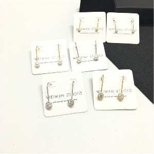 Ασημένια γυναικεία σκουλαρίκια  σε πολλά διαφορετικά μοντέλα - χρυσά, ασήμι και λευκά
