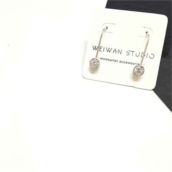 Ασημένια γυναικεία σκουλαρίκια  σε πολλά διαφορετικά μοντέλα - χρυσά, ασήμι και λευκά