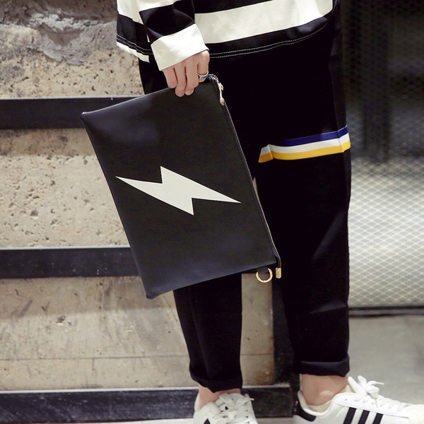 Мъжка чанта от изкуствена кожа - тип клъч - мека повърхност с интересни принтове Fashioncode, звезда, светкавица