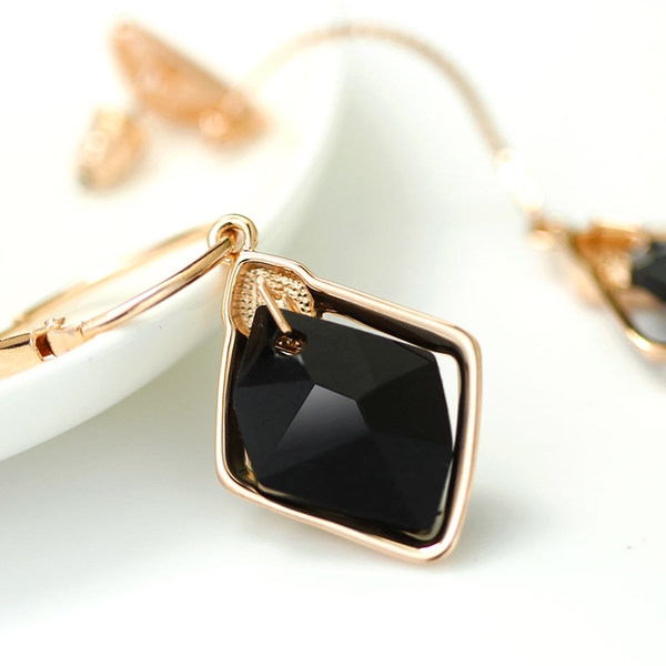 Дамски обеци в с черен камък в сребрист и златист цвят - 6 модела