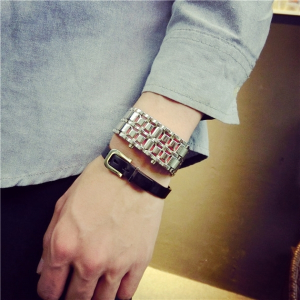 Мъжки светещ  часовник от стоманена сплав