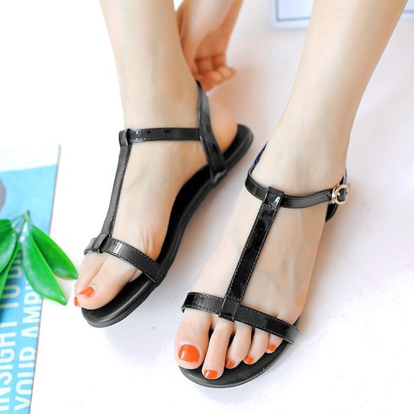 Κυρίες περιστασιακά σανδάλια σε λευκό, κόκκινο και μαύρο.